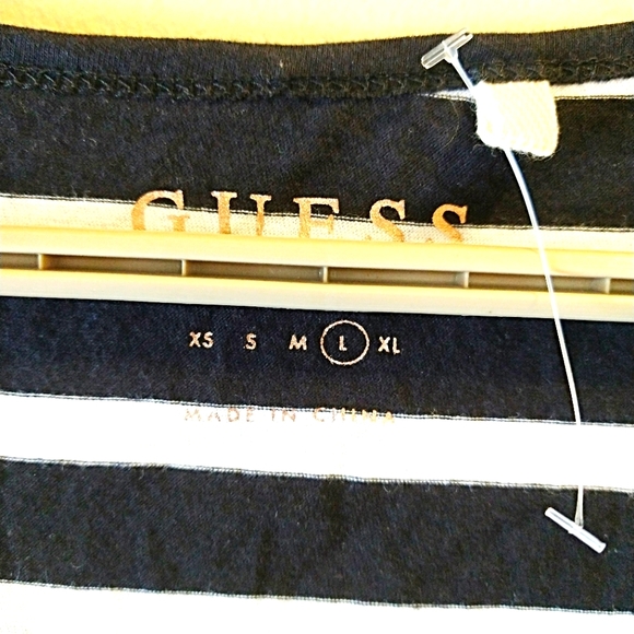 🆕 GUESS Tshirt with Small Gold Sequin Lettering Size L - Picture 4 of 7